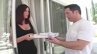 Pizza delivery boy gets lucky with an alluring sex bomb