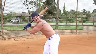 After batting practice two gay athletes fuck in the shower