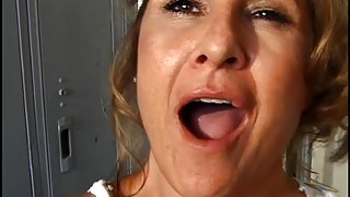 Video from AuntJudys: Liz