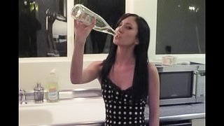 Catie Minx shows her naughty side by fucking a big bottle